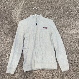 grey vineyard vines pull over